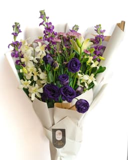 Purple rose boquet thumbnail 1