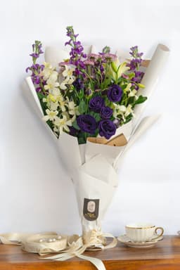 Purple rose boquet thumbnail 3