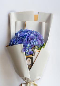 Hydrangea boquet thumbnail 2