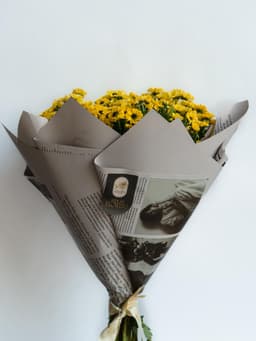 Yellow Daisy boquet thumbnail 1