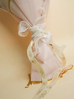 Pink spray canations boquet thumbnail 2