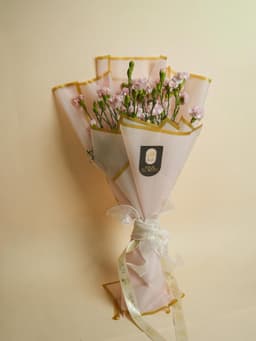 Pink spray canations boquet thumbnail 1