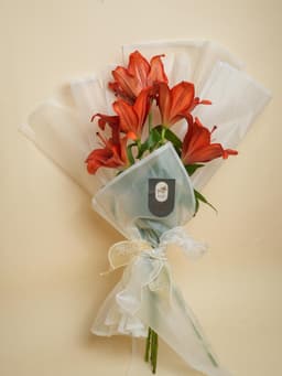 Orange lilies bouquet thumbnail 1
