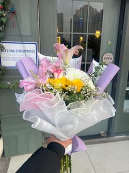 Mix flowers elegant Bouquet thumbnail 1