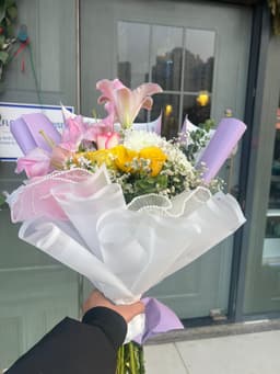 Mix flowers elegant Bouquet thumbnail 2