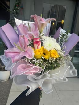 Mix flowers elegant Bouquet thumbnail 3