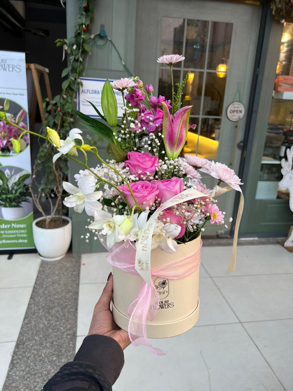Pink rose round box bouquet