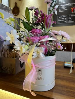 Pink rose round box bouquet thumbnail 2