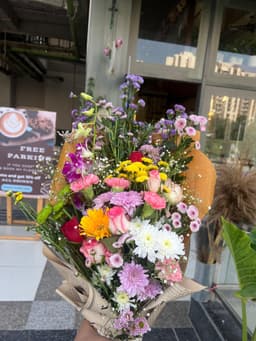 Mix flowers bouquet thumbnail 1