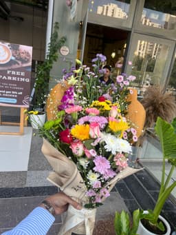 Mix flowers bouquet thumbnail 2