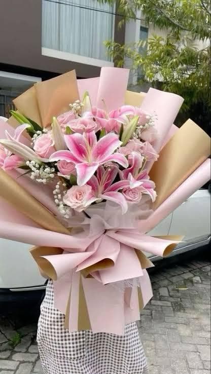 Pink lilies bouquet