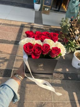 Red and white square box bouqu thumbnail 3