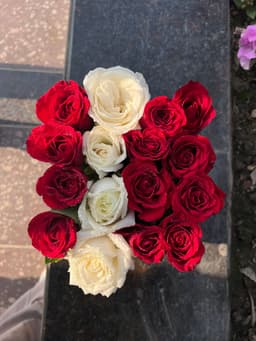 Red and white square box bouqu thumbnail 4