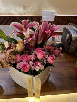 Heart shape rose bouquet thumbnail 2