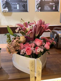 Heart shape rose bouquet thumbnail 3