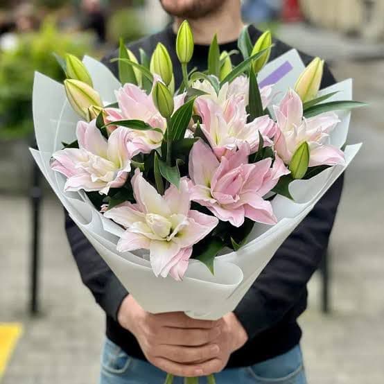 Pink lily bouquet