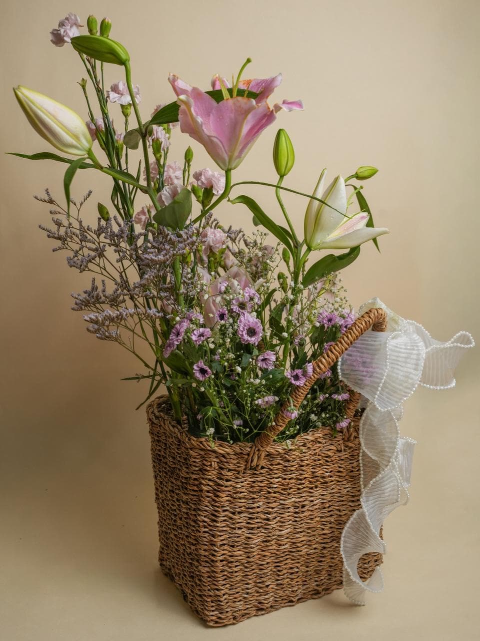 Basket bouquet with pink daisey and white lily